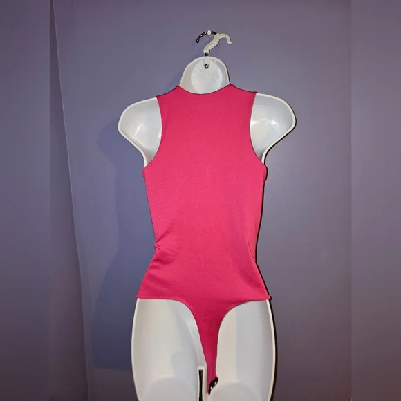 Fit and flattering Barbie hot pink cut-out bodysuit - Picture 3 of 3